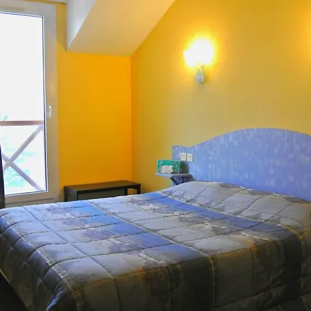 Logis Argonne מלון 2*